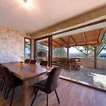 Holiday home Front In Pridraga