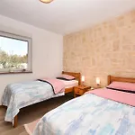 Holiday home Front In Pridraga